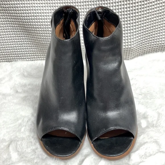 Coach women’s Labelle boots - Picture 3 of 9